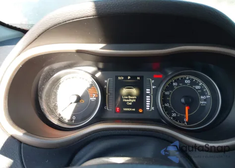 2016 Jeep Cherokee Latitude z USA, uszkodzony, nr VIN 1C4PJMCB1GW198286